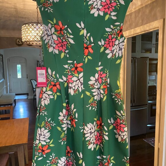 NWT Vince Camuto Green Floral Scuba Knit Fit & Flare Dress. Size 10 - Picture 3 of 15